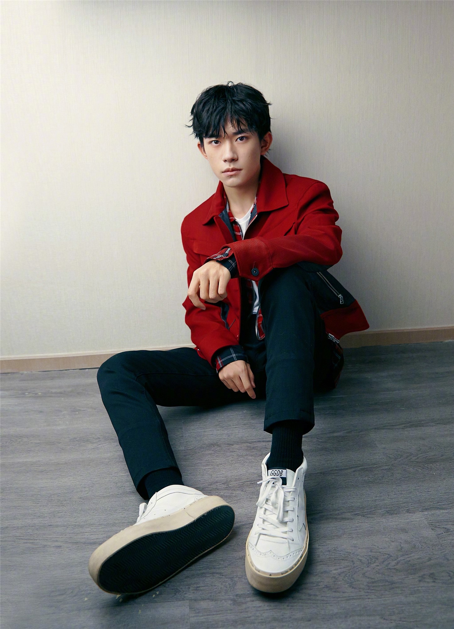 运动鞋怎么搭配才好看,如何把运动鞋搭配出时尚感