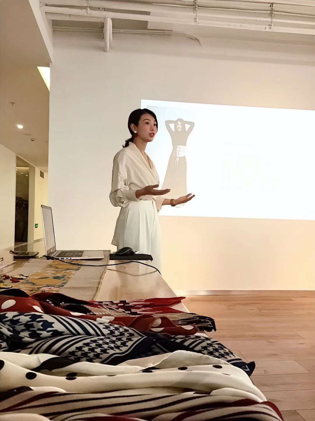 孕早期的孕妈妈穿什么图文,孕妈妈夏天都怎么穿的孕晚期