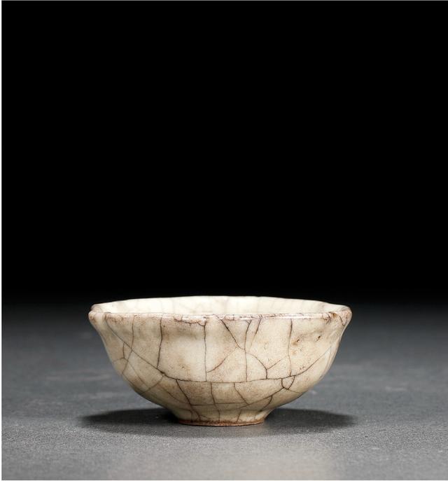 西泠印社拍卖官窑花口盘,西泠印社官窑