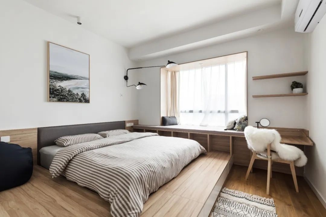 不顾后果砸掉飘窗,锤子砸下去瞬间,她们就后悔了