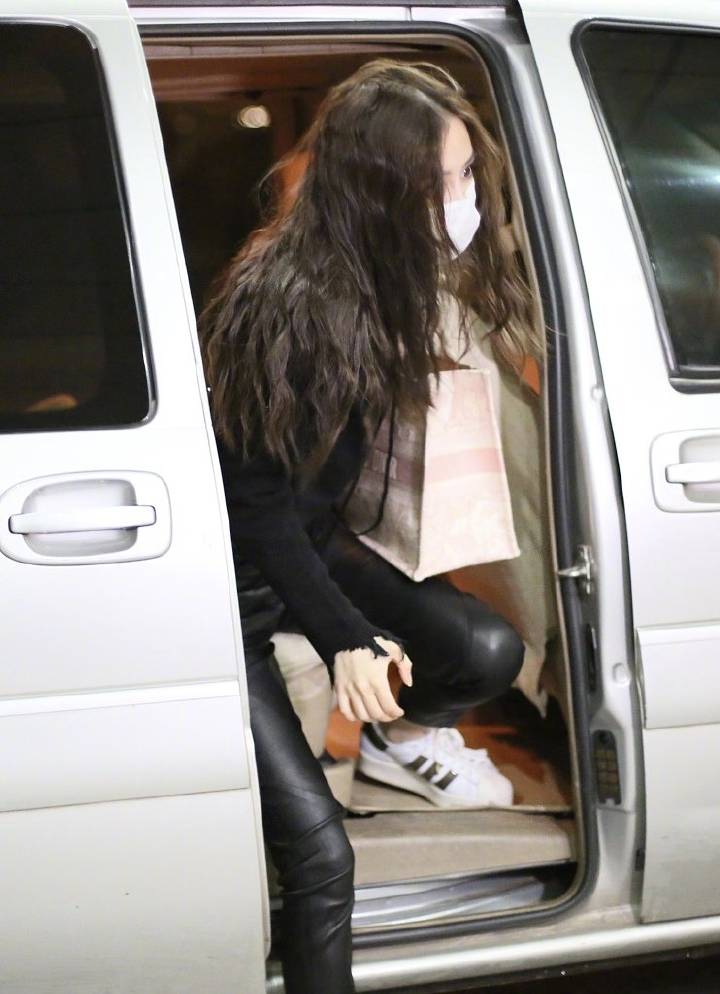 baby穿的超显腿长,baby短裙露脐装