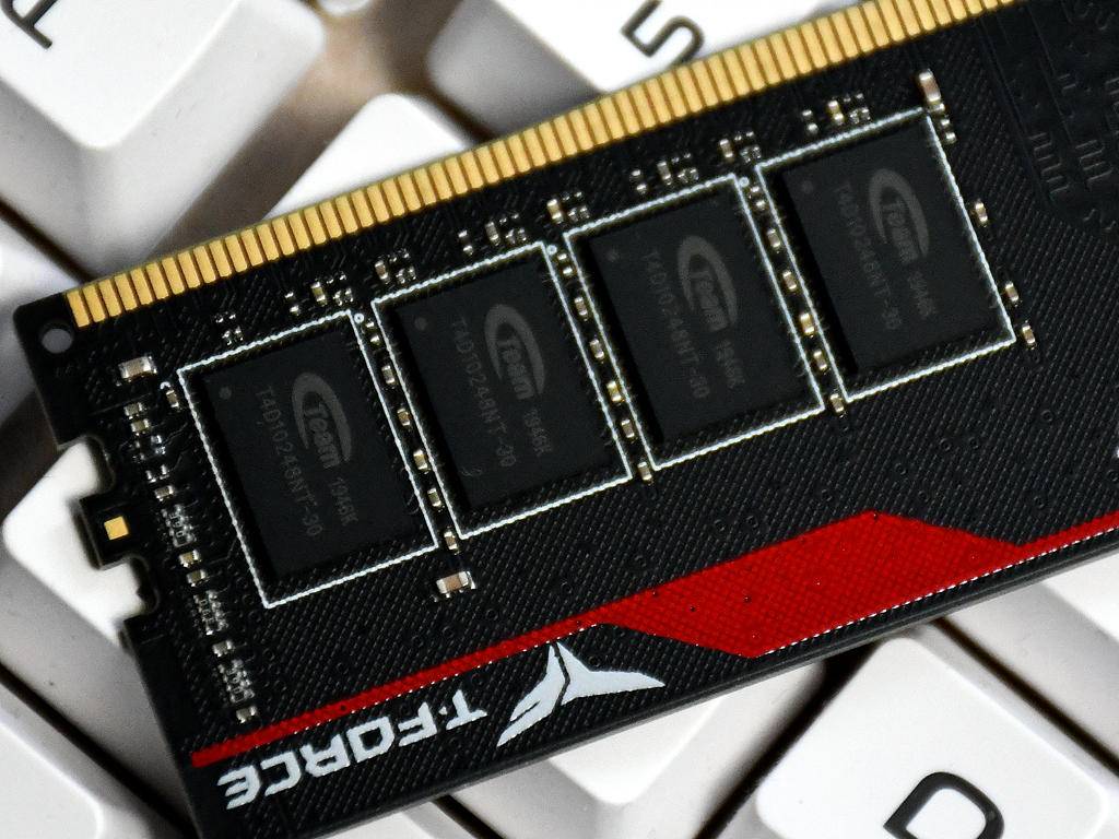 老主板加装十铨T1DDR43000内存条，开启双通道模式增速明显