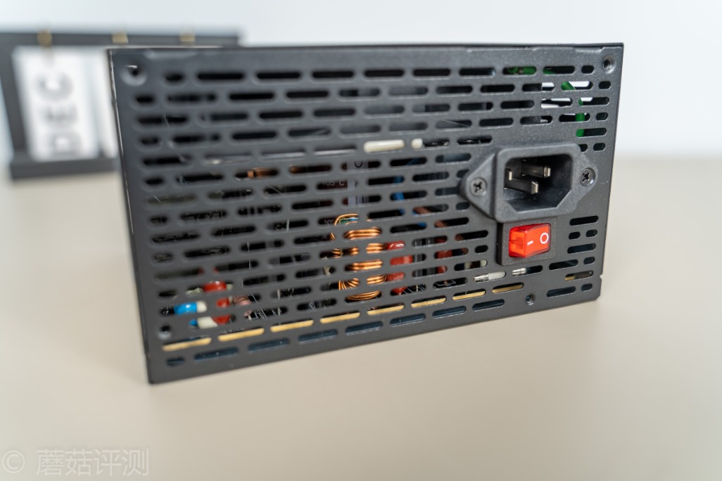 输出稳定，安静高效、Tt（Thermaltake）GT650W金牌全模组电源