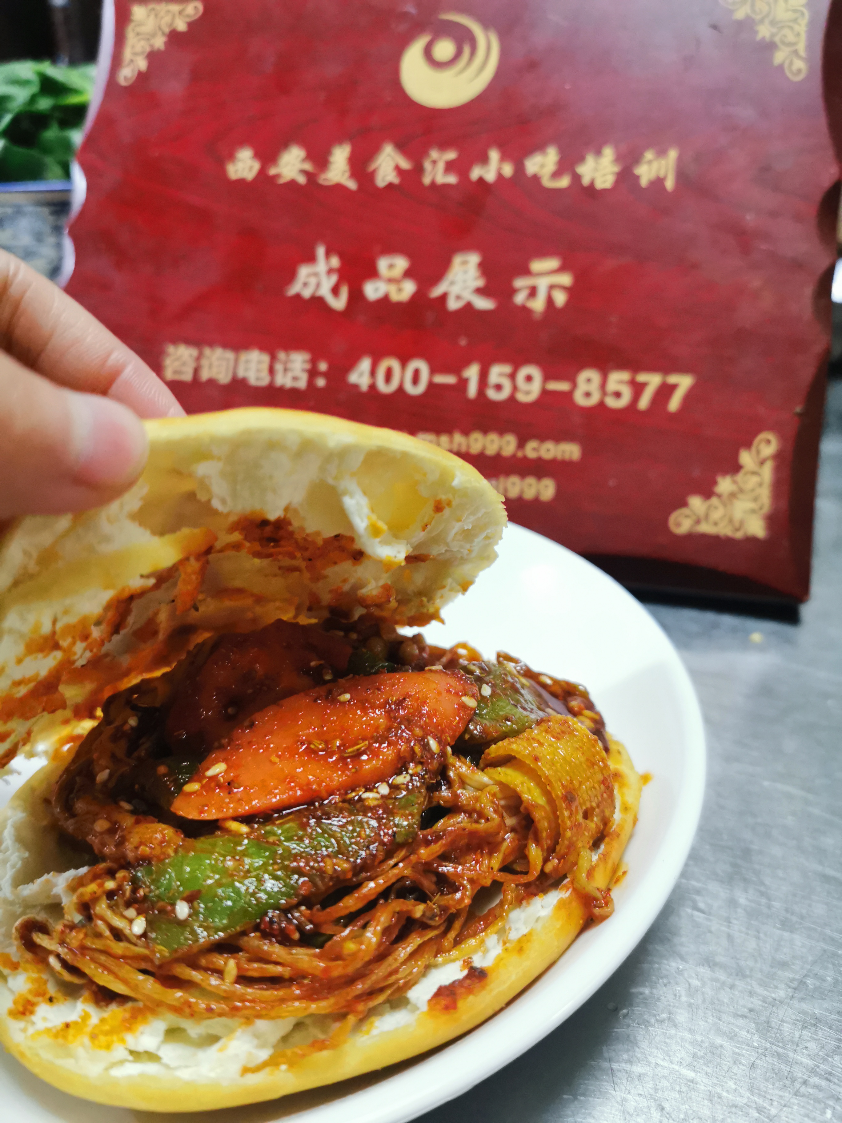 油炸串串香路边摊学习培训,特色油炸串串香加盟店