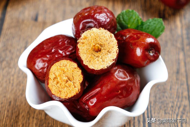 买枣选里面是白的还是黄的好,买红枣是去核的好还是不去核的好