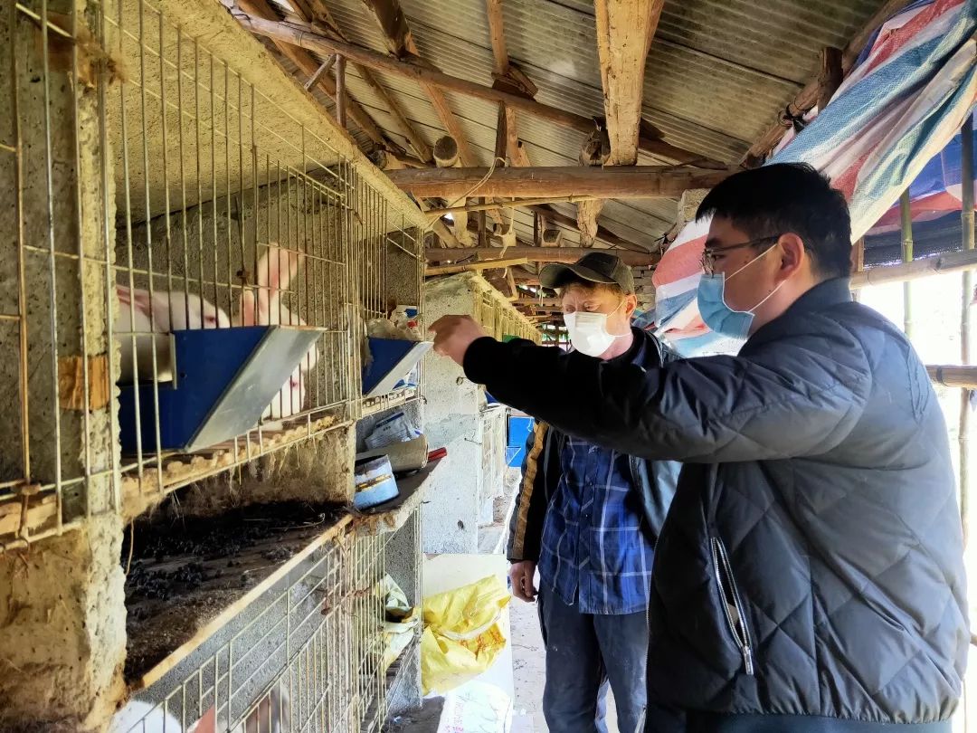 防疫不松懈坚守岗位,防疫不放松