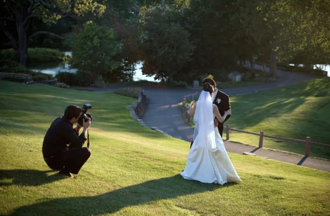 花两万多办婚礼值得吗,夫妻花5000办婚礼