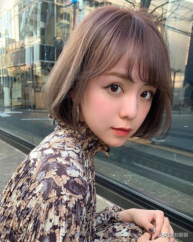 好看又时尚的发型最新款,40-50岁洋气烫发型中长发大圆脸