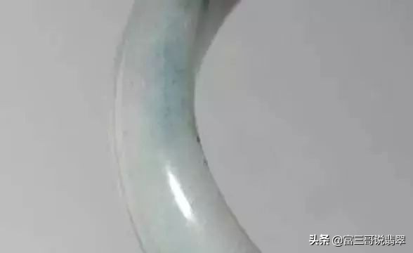 价值上亿的翡翠你知道几个呢,翡翠市场几十块钱的翡翠