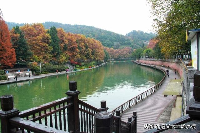 在冬天里看遵义湘江河上的秋色