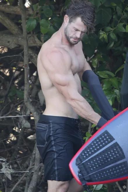 雷神锤哥真实身材,雷神锤哥身材照片