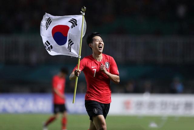 国足踢韩国孙兴慜,孙兴慜踢亚洲杯