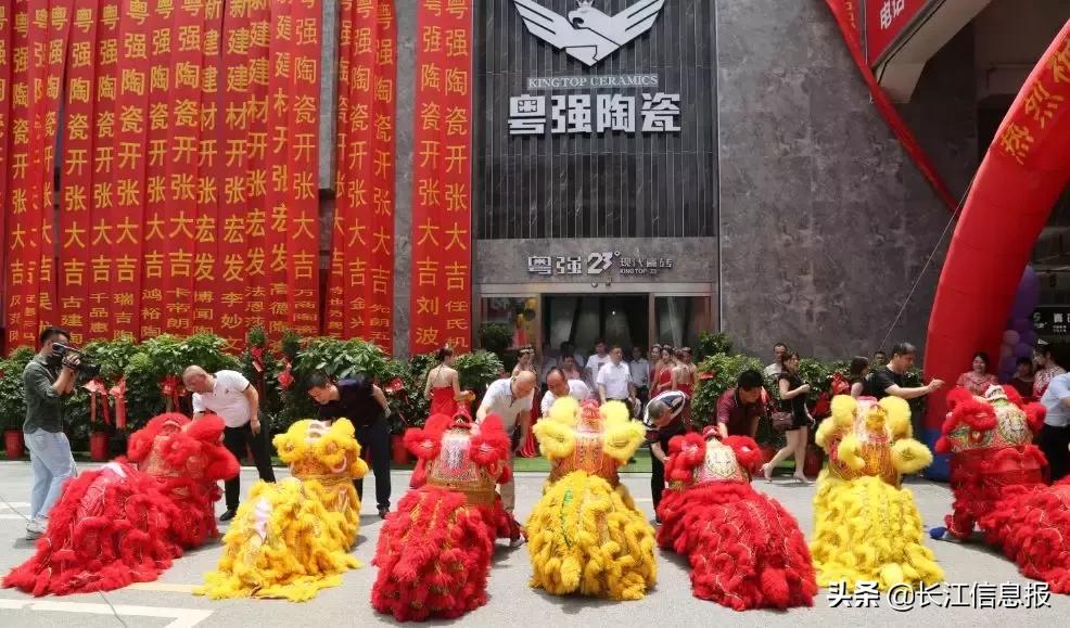 看明星、观舞狮、得实惠，岳阳这里的采购节真精彩