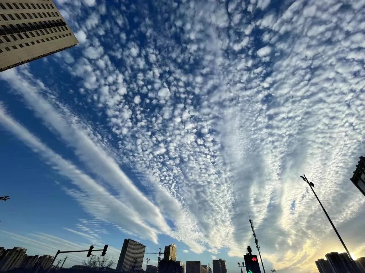 夜晚云彩识天气,夜晚云朵识天气