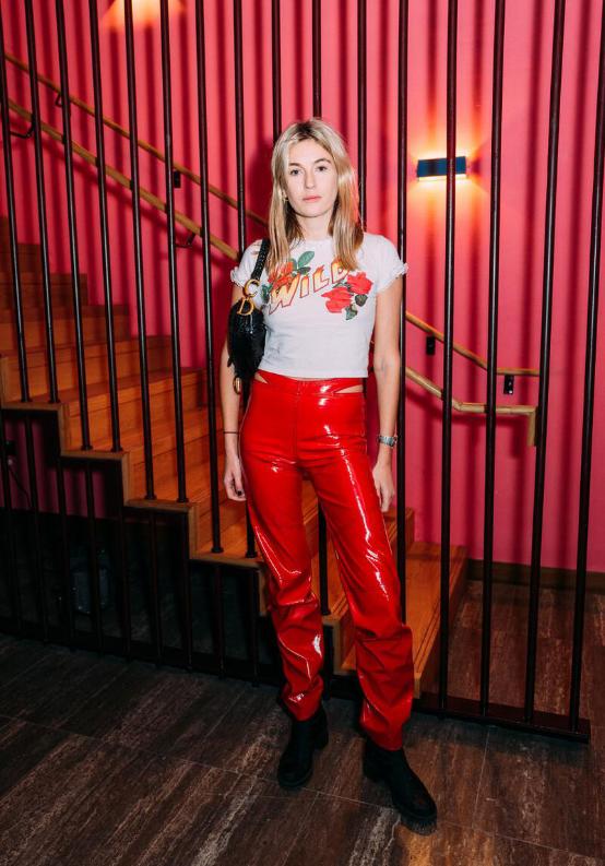 皮裤上窄下宽加长,皮裤时髦穿法