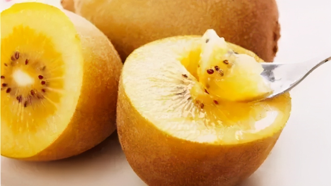 猕猴桃硬的放多久可以吃,猕猴桃催熟一半硬一半烂怎么回事