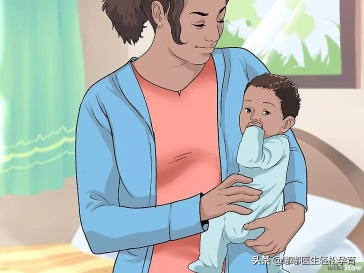 宝宝几个月竖着抱不伤脊椎,宝宝就爱竖着抱