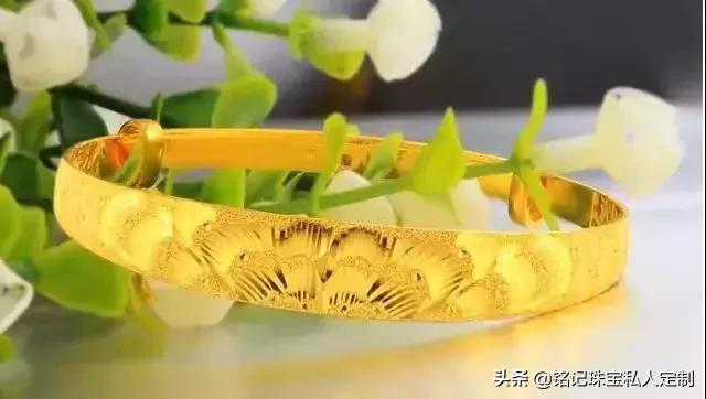 黄金贵妃手镯变形怎么自己修整,黄金手镯变色了怎么回事