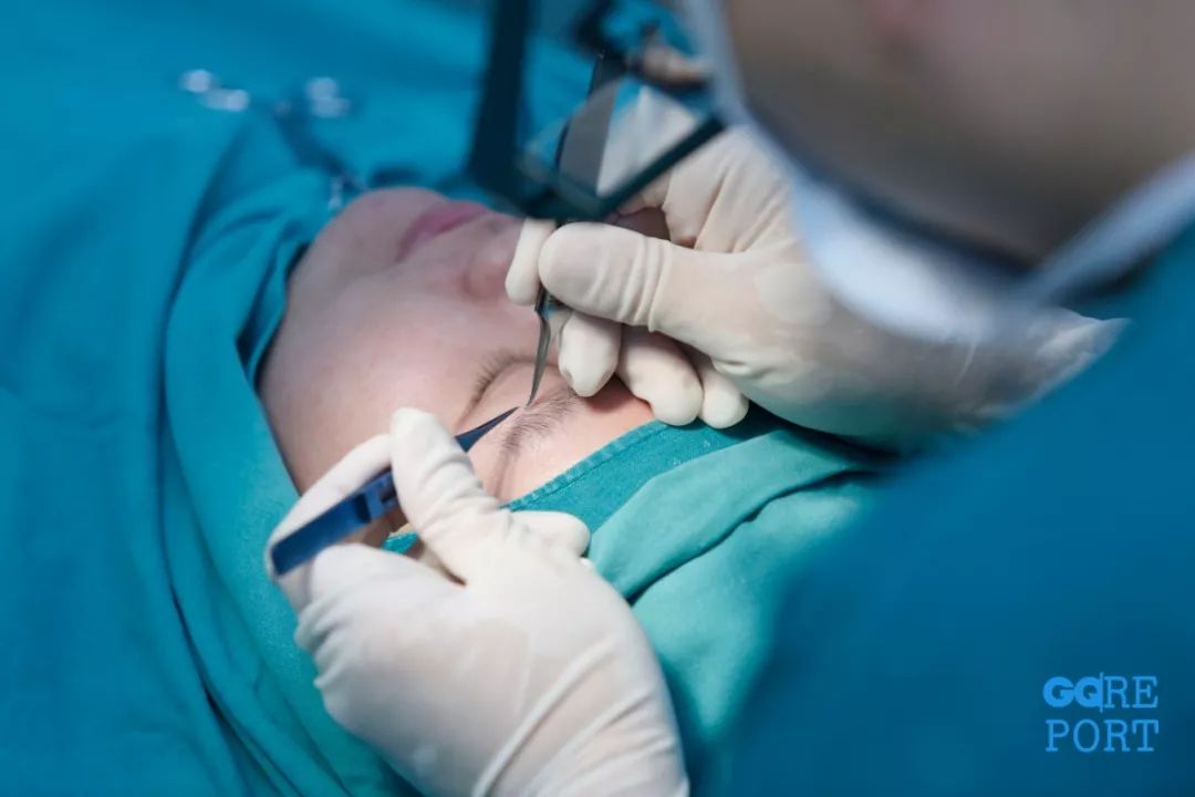 女人怕丑，男人怕秃，死了宠物，坏了玩偶，婴孩得照顾，产后得修复......上海滩的这些烦恼，如何去渡？