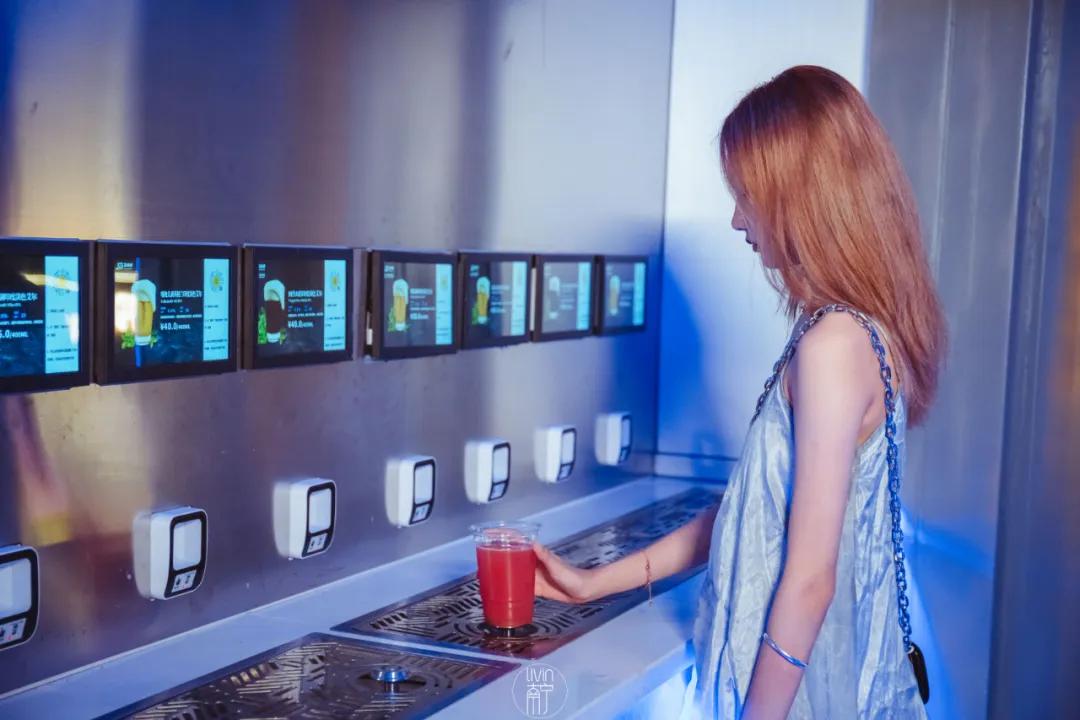 24小时无人自助酒吧投入多少,24小时的无人酒吧