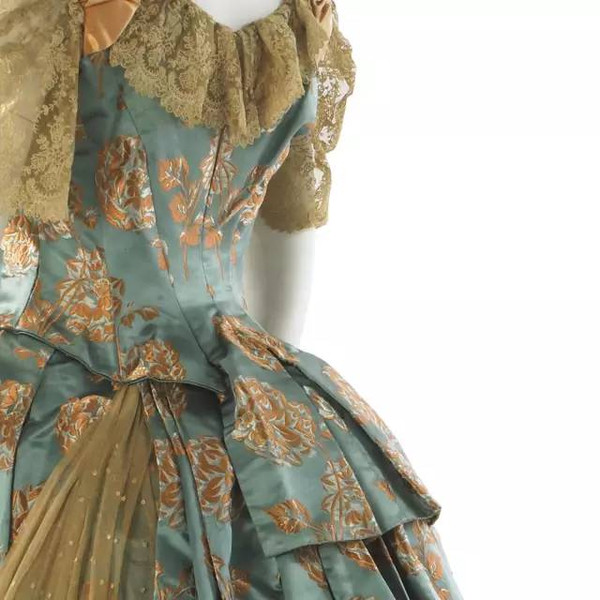 时装之父：曾为“茜茜公主”设计服装，将妻子打造为首个时装模特