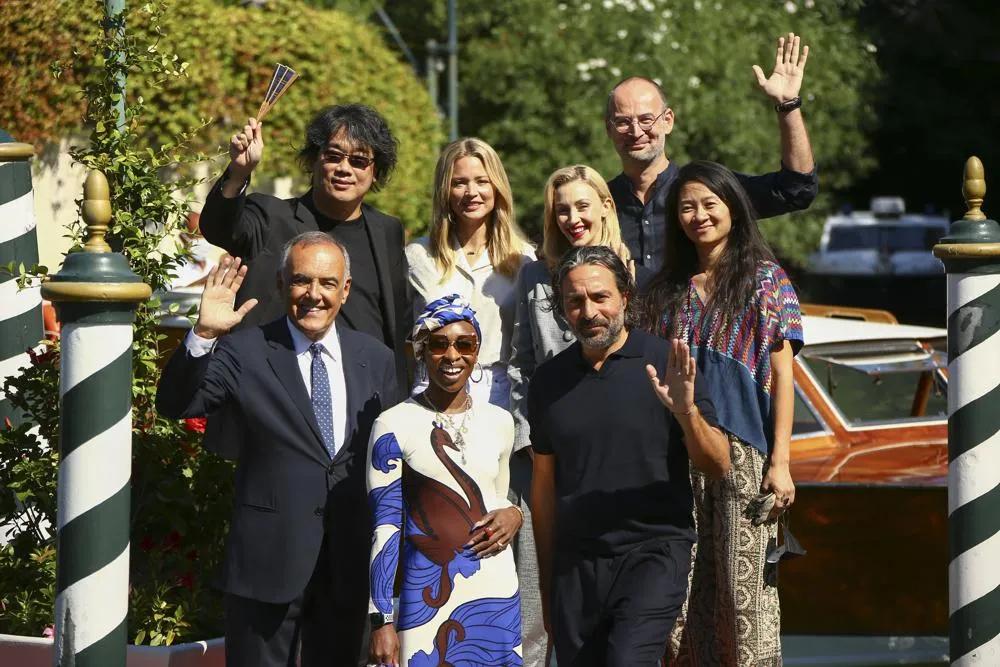 辣眼睛的威尼斯红毯女星惊艳,威尼斯红毯女星惊艳