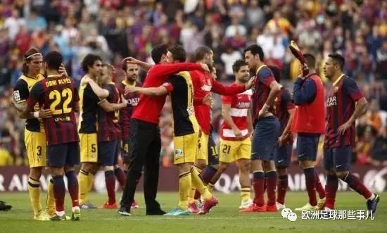 马德里的天空是红白色的,那天早晨钢琴曲