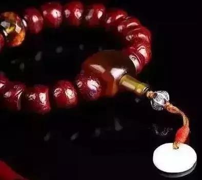 核桃手串和金刚手串哪个好盘,核桃手串盘玩方法