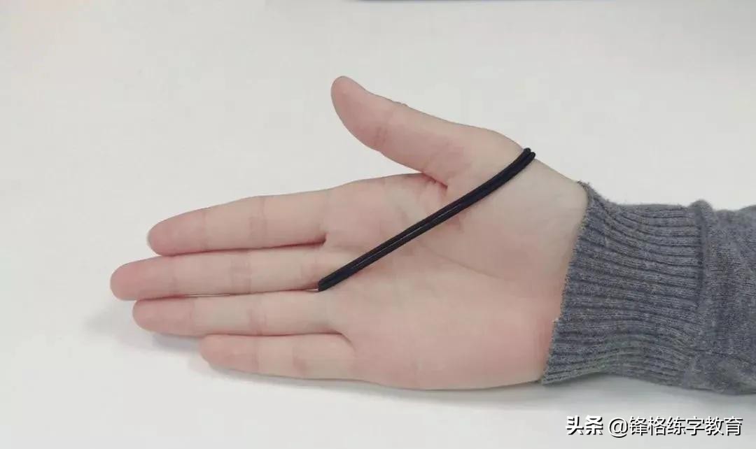 怎么教孩子纠正握笔姿势,如何纠正孩子错误的握笔姿势