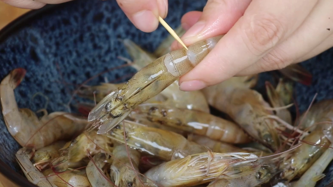 这才是大虾最好吃的做法壳脆肉嫩,大虾这样做不炸不蒸家人抢着吃