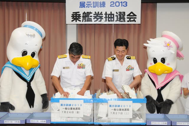 知名军事杂志改版，二次元萌妹登上封面