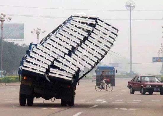 轻卡严重超载有什么安全隐患,轻卡可以长期超载吗