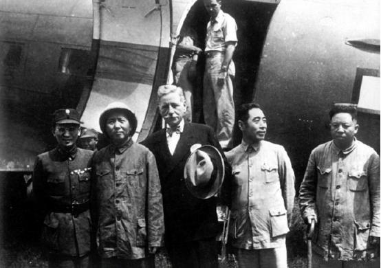 重庆谈判：时隔19年，毛*东泽**再见蒋介石，举杯：为蒋先生长寿干杯