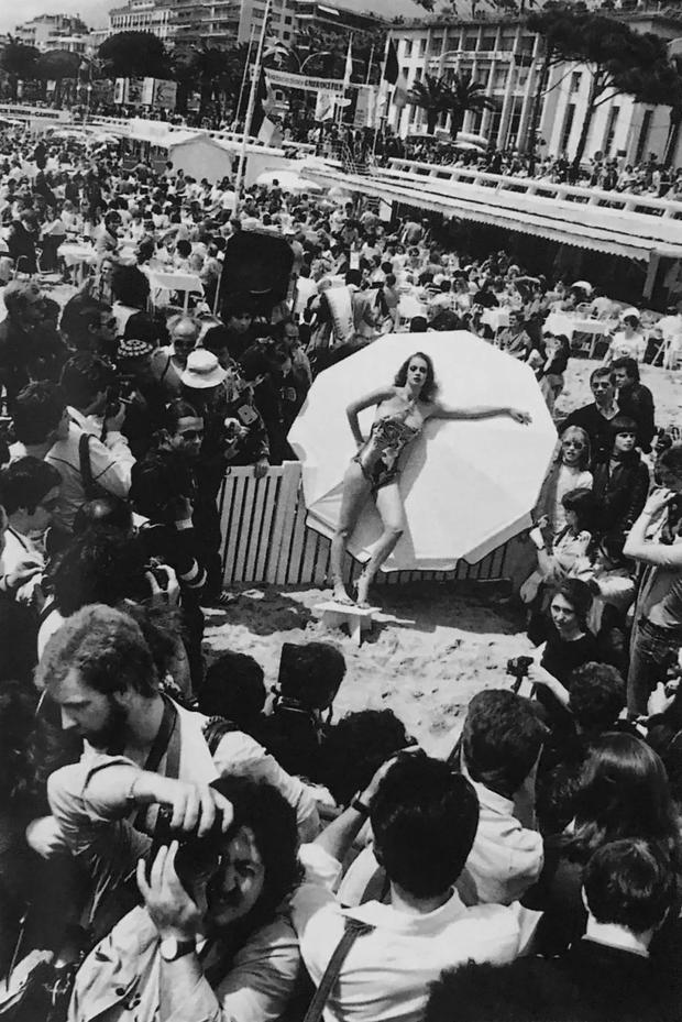 人性欲望大师:赫尔穆特·纽顿|法国原版*皮书黑**系列丛书(21)