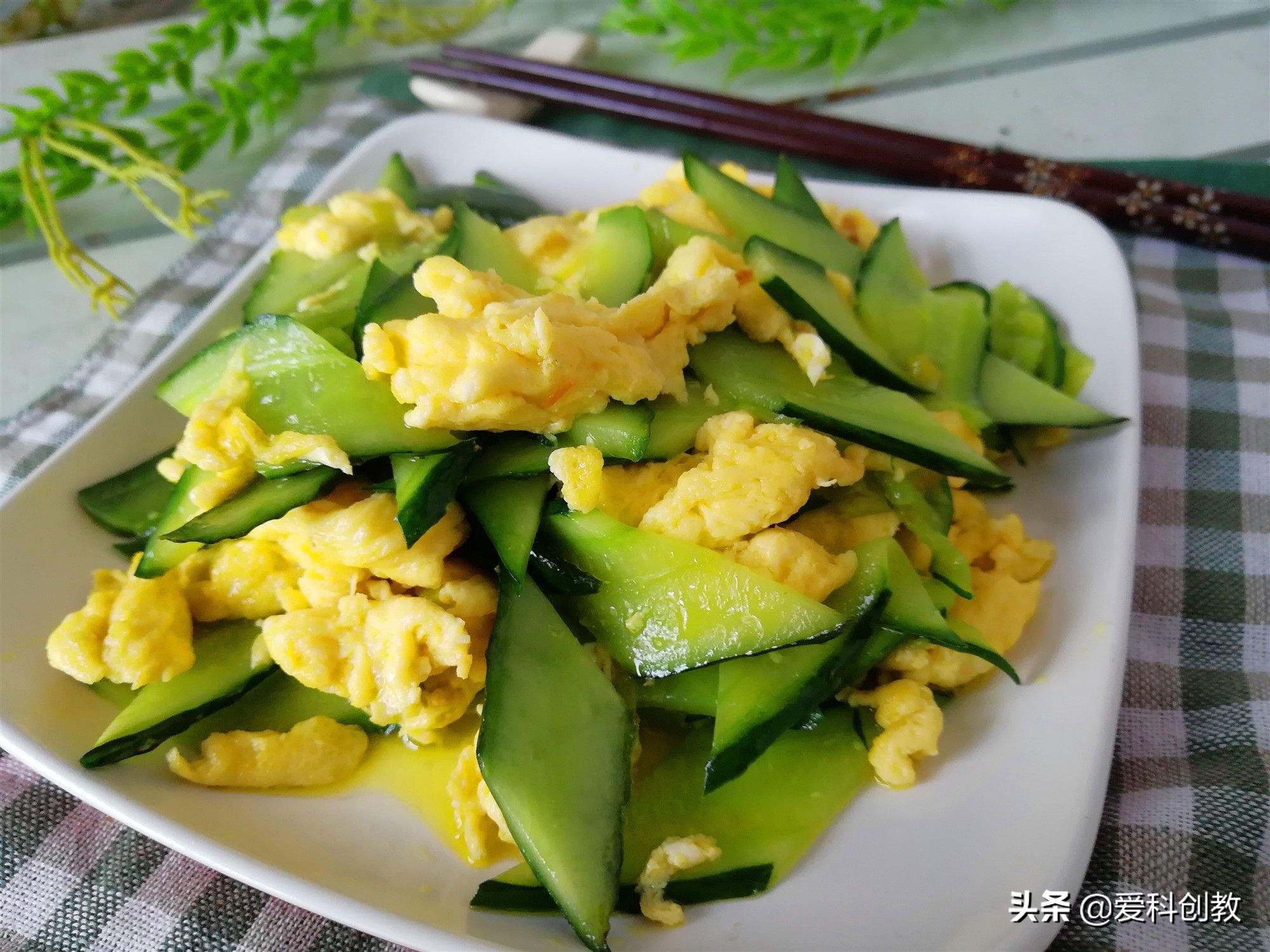 话题：切黄瓜前喷酒精，是科学还是张精！为保护孩子必须讨论清