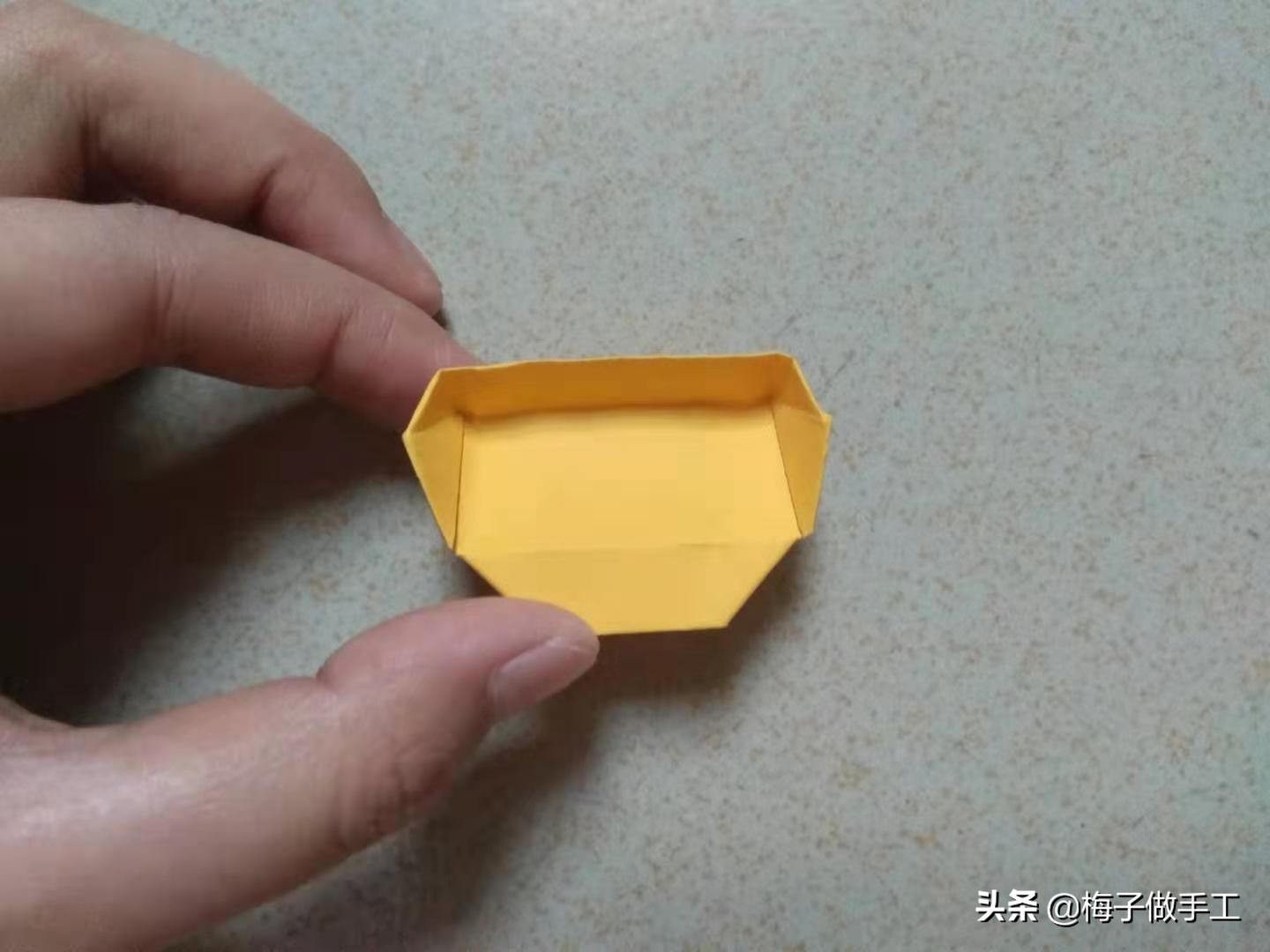 儿童手工折纸：沙发怎么折？桌子、椅子和沙发一套家具就是要整齐