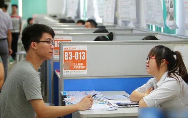 大学生迁户口到学校的利弊,大学生入学迁户口最新政策