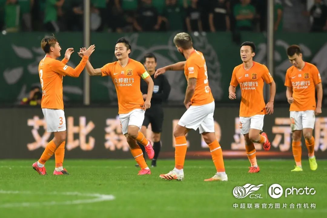 前线丨武汉卓尔总比分3:2战胜浙江能源绿城，成功留在中超