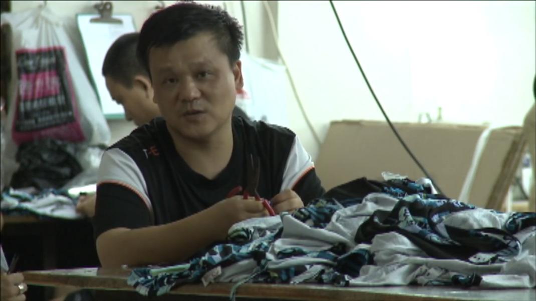 12年前的东莞制衣厂，一栋楼里17家工厂，1平米月租金10块