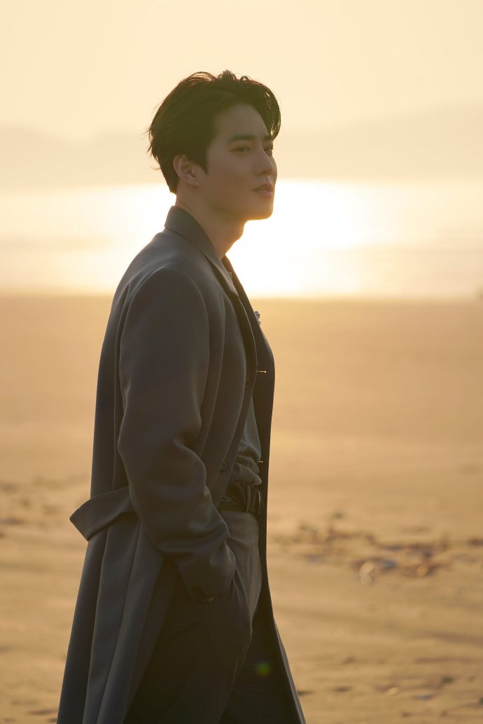 金俊勉长发短发对比图,金俊勉正脸照