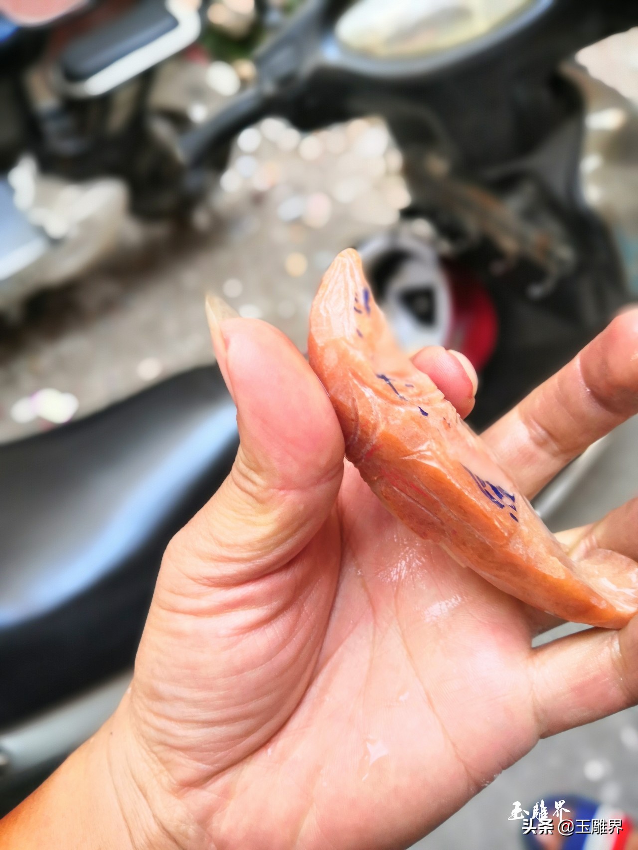 玉雕师掌勺！红黄翡变红烧鱼，口水流了