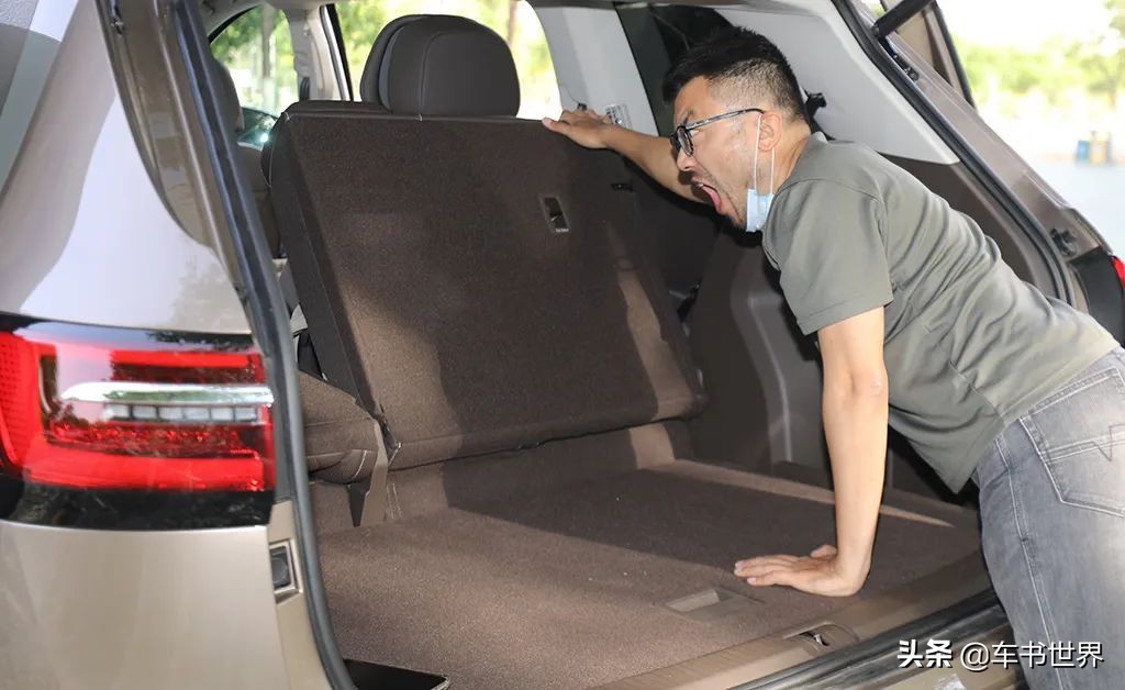 威然和夏朗比较选哪个更好,大众夏朗2017款怎么样