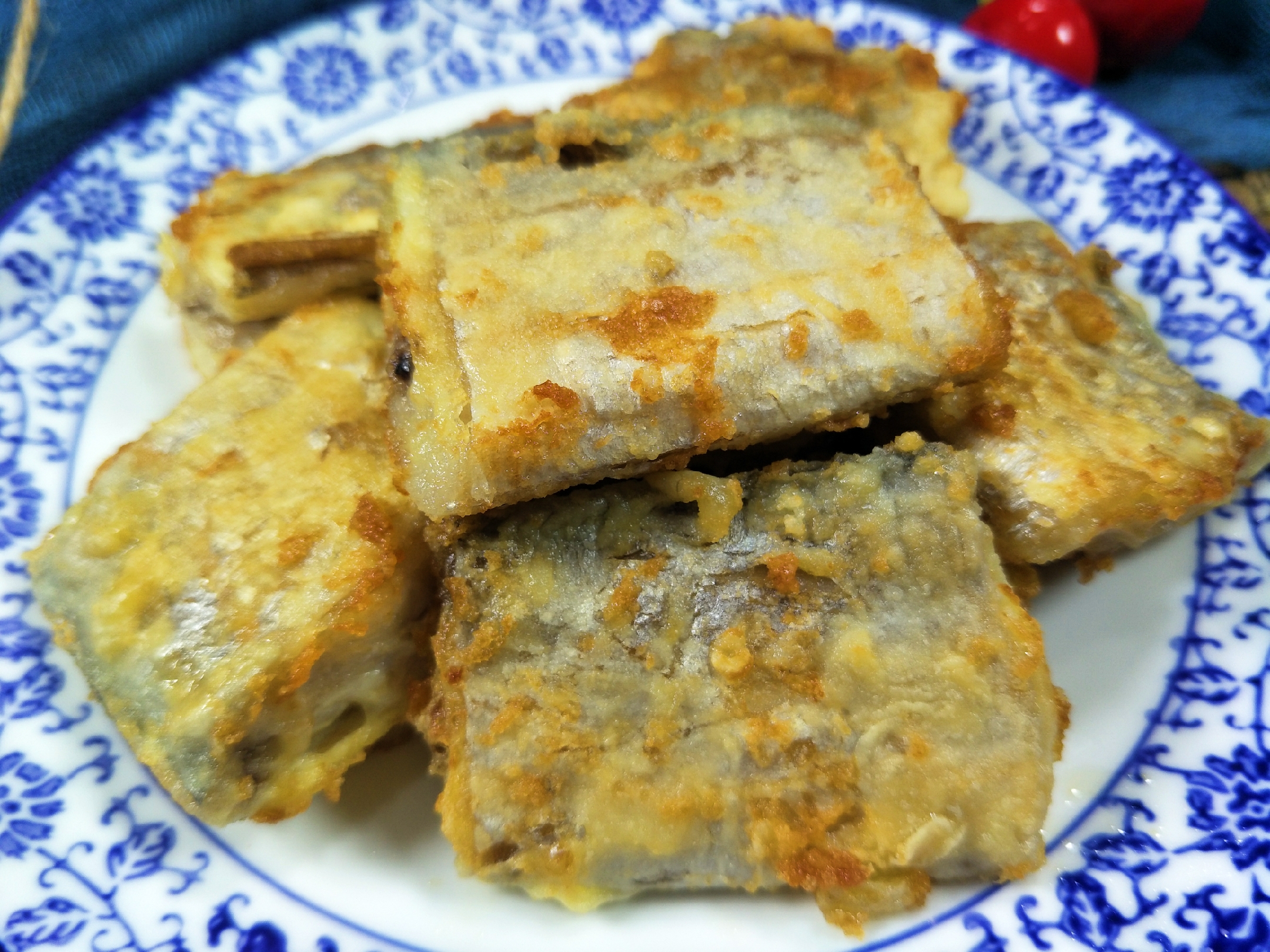 怎么煎带鱼不粘锅不掉皮,带鱼怎么煎不粘锅不掉皮