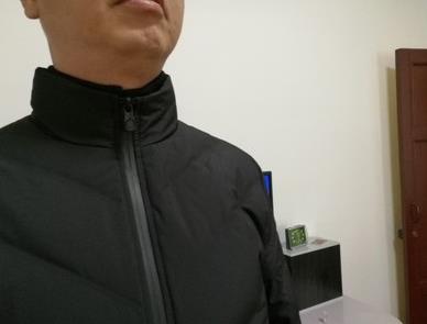 如何预防羽绒服袖子磨损,怎样防止翻领羽绒服领子脏