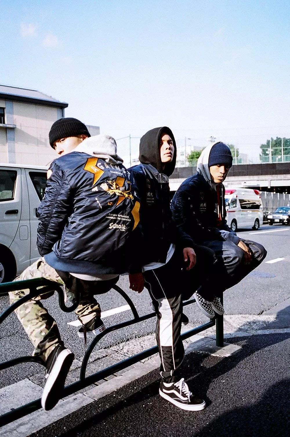 鹿晗谈公布恋情，现身北京胡同准备神秘节目