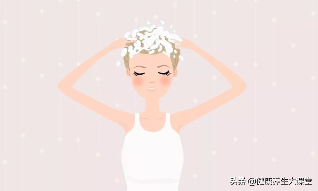 女生经期不能洗凉水澡,经期能不能洗澡和洗头呢