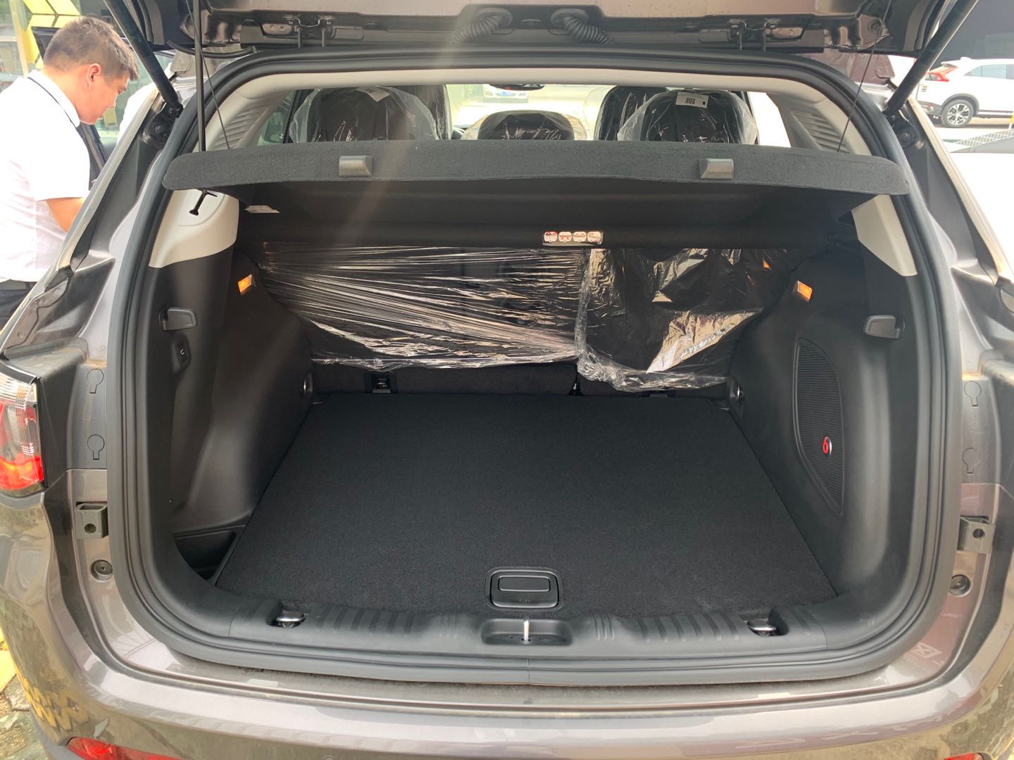 jeep指南者顶配2021,jeep指南者高性能版绕桩测试