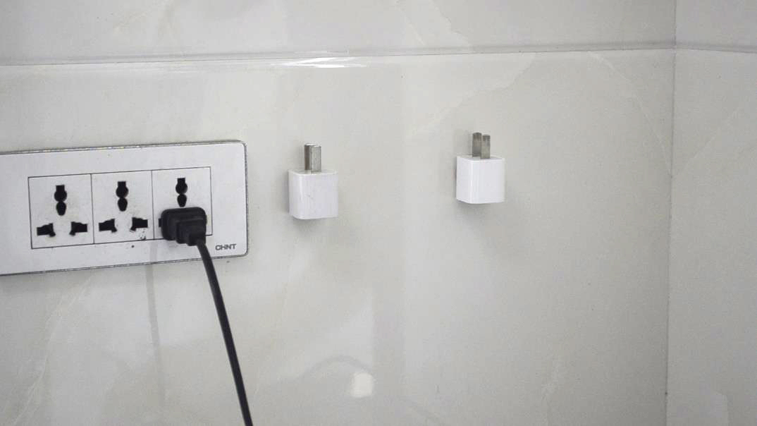 厨房里放2个手机充电头，作用太棒了，一年能省下不少钱，学学吧