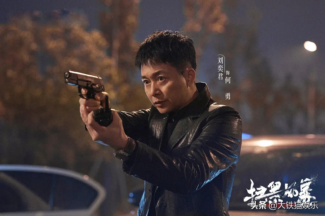 《扫黑风暴》10位大叔年轻旧照曝光，有人俊而不娘，有人长相老成