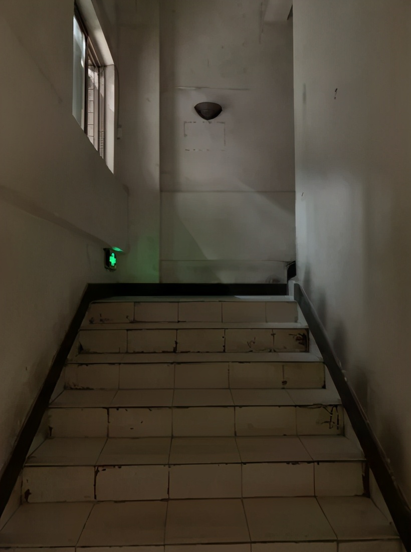 记者暗访培训机构训练营,暗访学校培训班